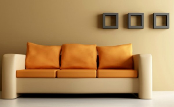 Un sofa naranja y su pared igual.